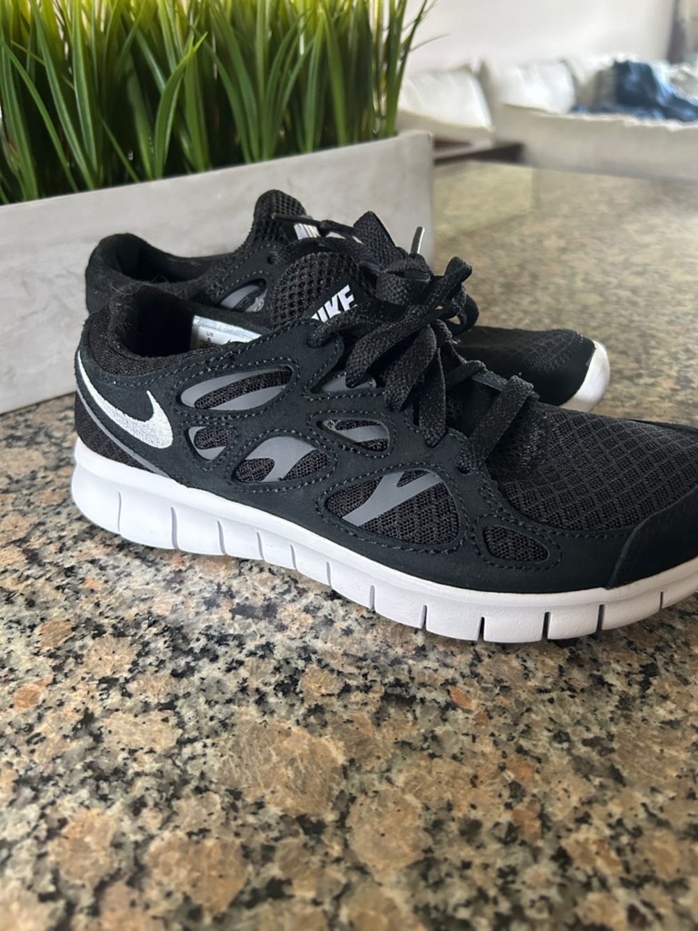 Nike Free Run 2 Women's Black Sneakers with White Soles - Picture 3 of 9